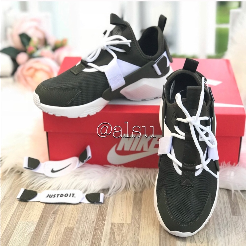 NWT Nike Air Huarache City Low Cargo Khaki WMNS. - Picture 7 of 8